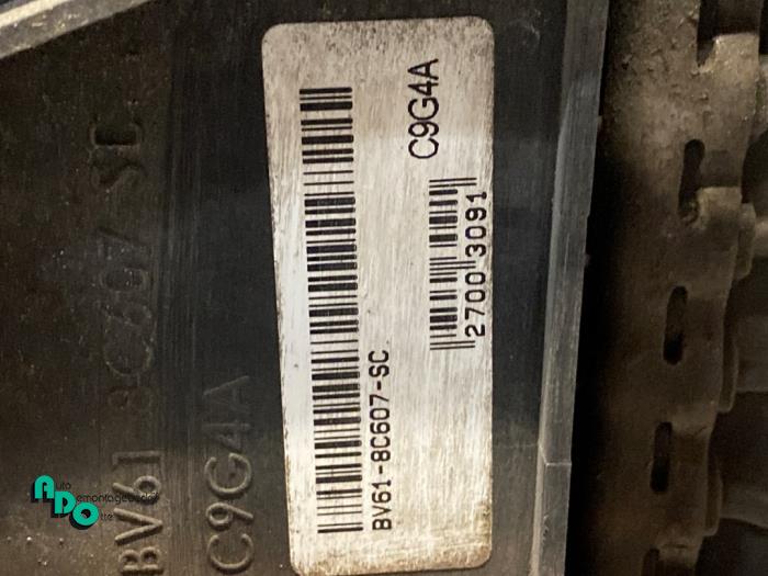Intercooler van een Ford Focus 3 Wagon 1.0 Ti-VCT EcoBoost 12V 125 2013