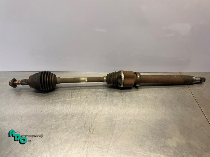 Gebruikte Aandrijfas rechts-voor Ford Focus 3 Wagon 1.0 Ti-VCT EcoBoost 12V 125 Prijs € 35,00 Margeregeling aangeboden door Autodemontagebedrijf Otte