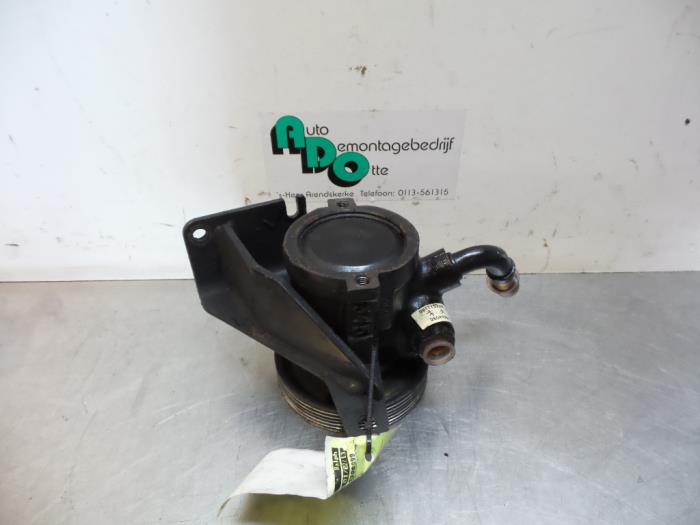Gebruikte Pomp Servo Peugeot Boxer (230P) 2.5TD di 12V Prijs € 25,00 Margeregeling aangeboden door Autodemontagebedrijf Otte