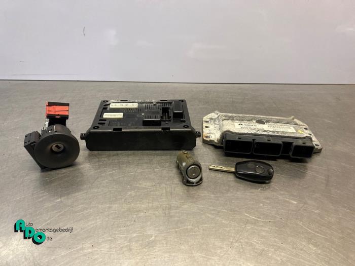 Gebruikte Kontaktslot + computer Renault Modus/Grand Modus (JP) 1.4 16V Prijs € 125,00 Margeregeling aangeboden door Autodemontagebedrijf Otte