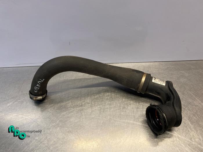 Gebruikte Intercooler Buis Opel Astra J (PC6/PD6/PE6/PF6) 1.4 Turbo 16V Prijs € 30,00 Margeregeling aangeboden door Autodemontagebedrijf Otte