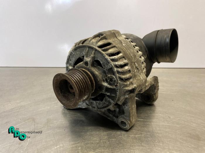 Gebruikte Dynamo BMW 3 serie (E46/4) 330i 24V Prijs € 120,00 Margeregeling aangeboden door Autodemontagebedrijf Otte