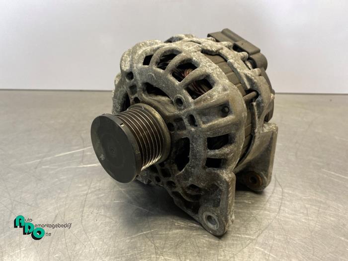 Gebruikte Dynamo Renault Clio IV (5R) 0.9 Energy TCE 90 12V Prijs € 30,00 Margeregeling aangeboden door Autodemontagebedrijf Otte