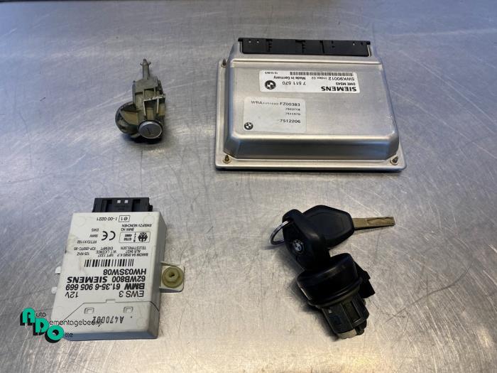 Gebruikte Contactslot + computer BMW 3 serie (E46/4) 330i 24V Prijs € 150,00 Margeregeling aangeboden door Autodemontagebedrijf Otte