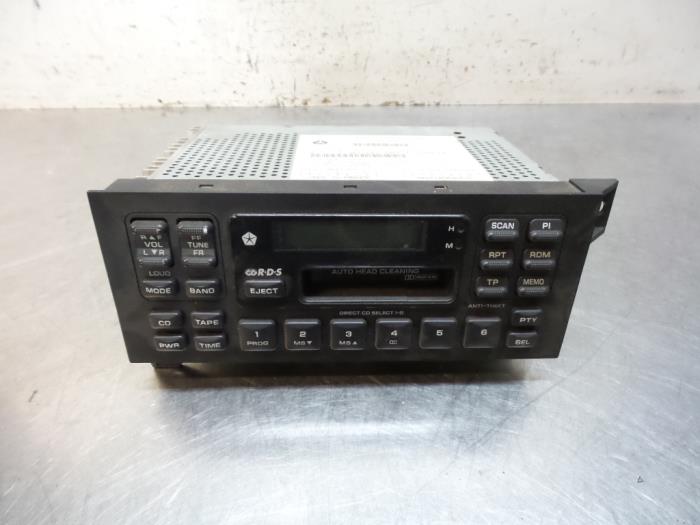 Radio/Cassette van een Jeep Grand Cherokee (WG/WJ) 5.2i V8 1997