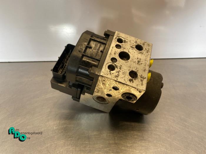Gebruikte ABS Pomp Volkswagen Passat (3B2) 1.8 20V Prijs € 45,00 Margeregeling aangeboden door Autodemontagebedrijf Otte