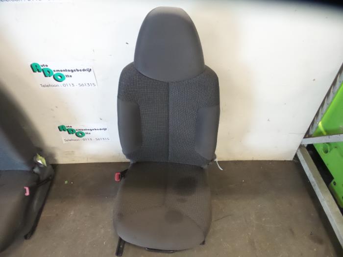 Stoel links Peugeot 107 1.0 12V - Autodemontagebedrijf Otte