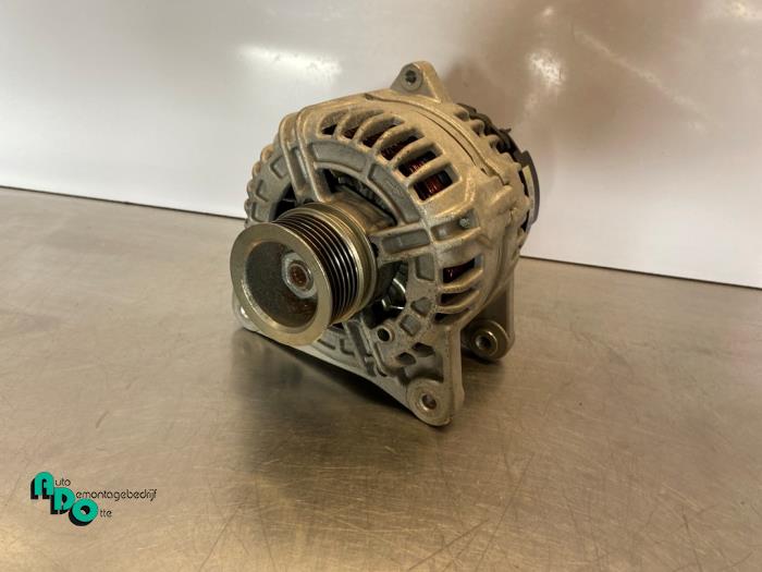 Gebruikte Dynamo Renault Modus/Grand Modus (JP) 1.4 16V Prijs € 35,00 Margeregeling aangeboden door Autodemontagebedrijf Otte