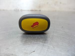 Gebruikte Schakelaar Landrover Freelander Hard Top 2.5 V-6 Prijs € 10,00 Margeregeling aangeboden door Autodemontagebedrijf Otte