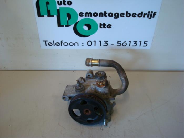 Gebruikte Pomp Servo Daihatsu Cuore (L701) 1.0 12V Prijs € 40,00 Margeregeling aangeboden door Autodemontagebedrijf Otte