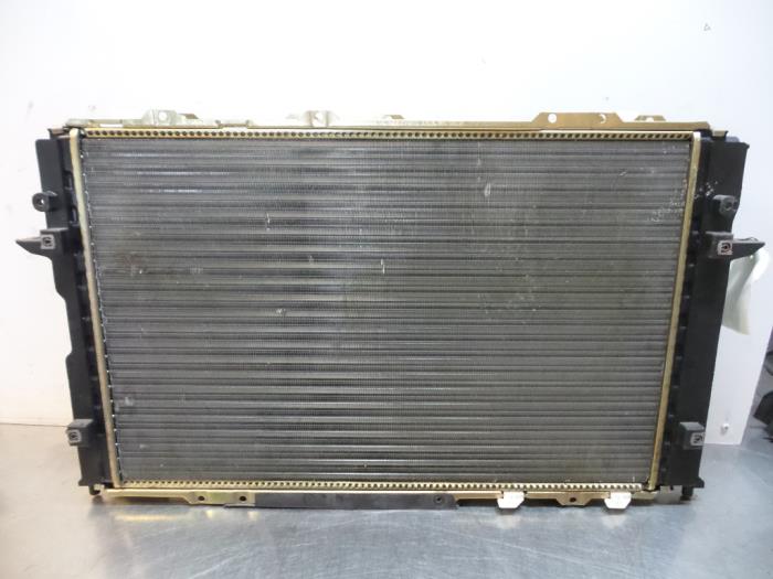 Gebruikte Radiateur Audi 100 (C4) 2.8 E Prijs € 60,00 Margeregeling aangeboden door Autodemontagebedrijf Otte