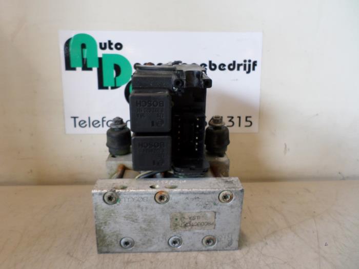 ABS Computer van een Volvo 940 I Estate 2.3i (LPT) Polar 1995