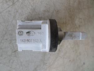 Gebruikte Sensor (overige) Volkswagen Touran (1T1/T2) 2.0 FSI 16V Prijs € 15,00 Margeregeling aangeboden door Autodemontagebedrijf Otte