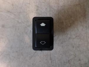 Gebruikte Elektrisch Raam Schakelaar BMW 7-Serie Prijs € 15,00 Margeregeling aangeboden door Autodemontagebedrijf Otte