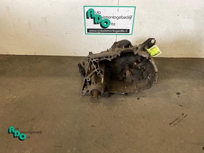 Gebruikte Versnellingsbak Renault Clio II (BB/CB) 1.4 Prijs € 100,00 Margeregeling aangeboden door Autodemontagebedrijf Otte