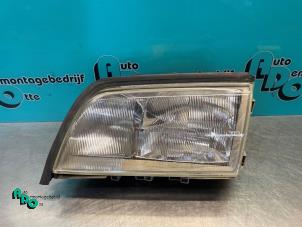Gebruikte Linker Koplamp Mercedes C (W202) 1.8 C-180 16V Prijs € 30,00 Margeregeling aangeboden door Autodemontagebedrijf Otte