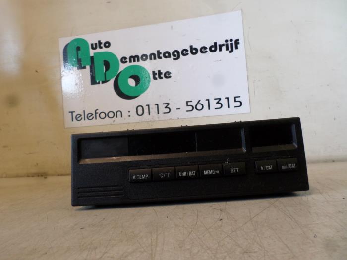 Gebruikte Display Interieur BMW 3 serie (E36/4) 316i Prijs € 50,00 Margeregeling aangeboden door Autodemontagebedrijf Otte