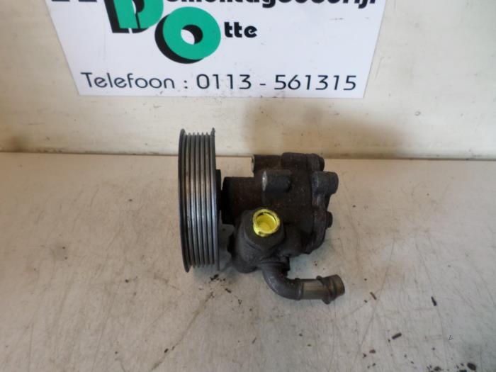 Gebruikte Pomp Servo Volkswagen Polo III (6N2) 1.4 TDI Prijs € 30,00 Margeregeling aangeboden door Autodemontagebedrijf Otte