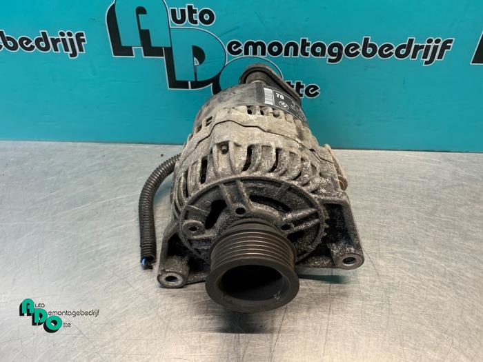 Gebruikte Dynamo BMW 3 serie (E36/4) 318i Prijs € 25,00 Margeregeling aangeboden door Autodemontagebedrijf Otte