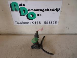 Gebruikte Ruitensproeierpomp voor Peugeot 806 1.9 STDT,SVDT,SVDT Pullman Prijs € 10,00 Margeregeling aangeboden door Autodemontagebedrijf Otte