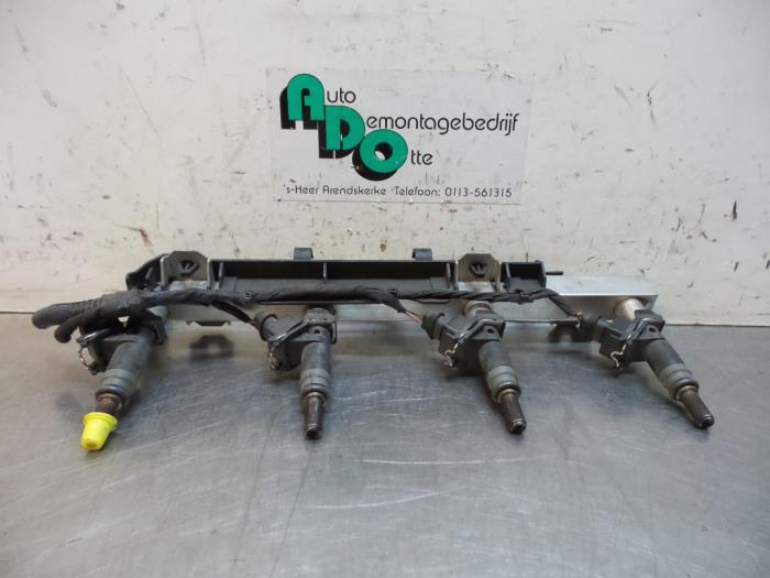 Gebruikte Injector brug BMW 3 serie Compact (E46/5) 316ti 16V Prijs € 50,00 Margeregeling aangeboden door Autodemontagebedrijf Otte