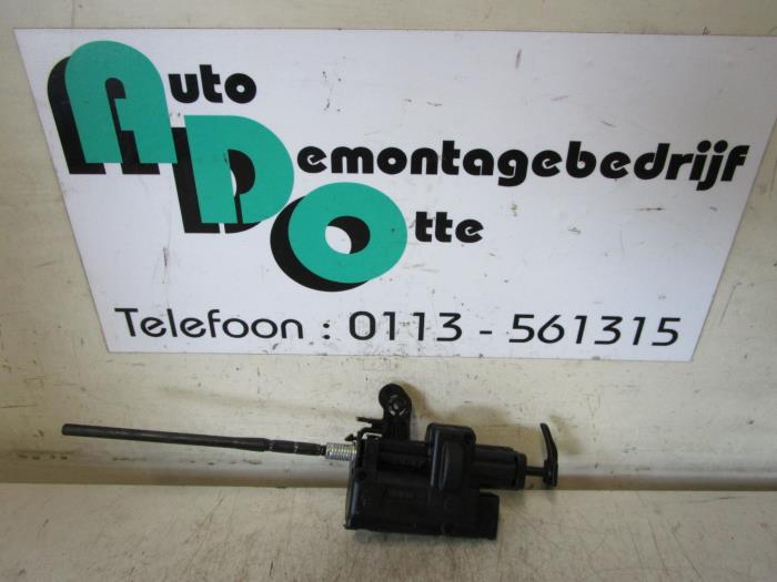Gebruikte Deur module Renault Clio III (BR/CR) 1.5 dCi 85 Prijs € 40,00 Margeregeling aangeboden door Autodemontagebedrijf Otte