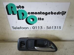 Gebruikte Portiergreep 4Deurs rechts-voor Honda Accord Aerodeck (CE1/2) 2.0i 16V Prijs € 20,00 Margeregeling aangeboden door Autodemontagebedrijf Otte