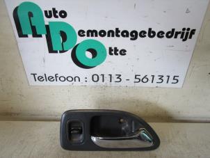 Gebruikte Portiergreep 4Deurs rechts-achter Honda Accord Aerodeck (CE1/2) 2.0i 16V Prijs € 20,00 Margeregeling aangeboden door Autodemontagebedrijf Otte