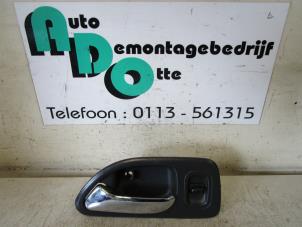 Gebruikte Portiergreep 4Deurs links-achter Honda Accord Aerodeck (CE1/2) 2.0i 16V Prijs € 20,00 Margeregeling aangeboden door Autodemontagebedrijf Otte