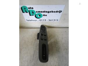 Gebruikte Schakelaar Elektrisch Raam Honda Accord Aerodeck (CE1/2) 2.0i 16V Prijs € 40,00 Margeregeling aangeboden door Autodemontagebedrijf Otte