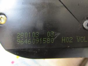 Gebruikte Slotmechaniek Achterklep Peugeot 307 SW (3H) 2.0 HDi 90 Prijs € 15,00 Margeregeling aangeboden door Autodemontagebedrijf Otte