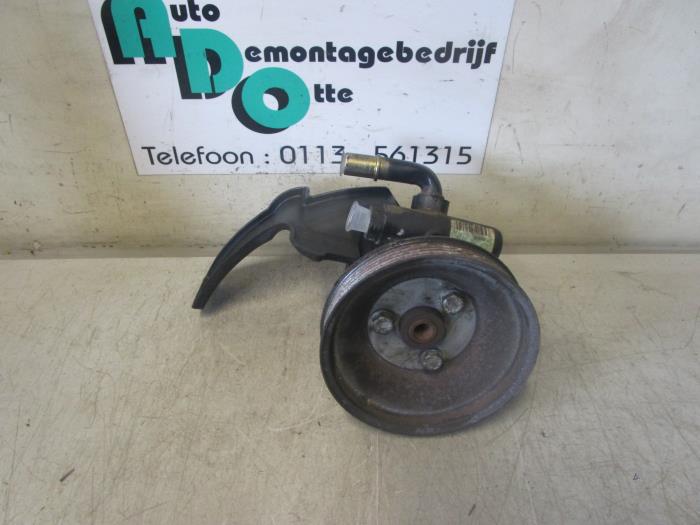 Gebruikte Pomp Servo Alfa Romeo GT (937) 1.9 JTD 16V Multijet Prijs € 75,00 Margeregeling aangeboden door Autodemontagebedrijf Otte