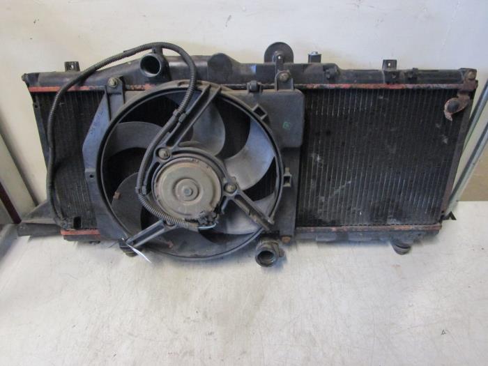 Gebruikte Radiateur Fiat Barchetta (183) 1.8 16V Prijs € 75,00 Margeregeling aangeboden door Autodemontagebedrijf Otte