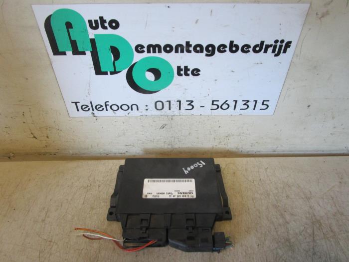Gebruikte Computer Diversen Mercedes E (W210) 3.2 E-320 CDI 24V Prijs € 50,00 Margeregeling aangeboden door Autodemontagebedrijf Otte