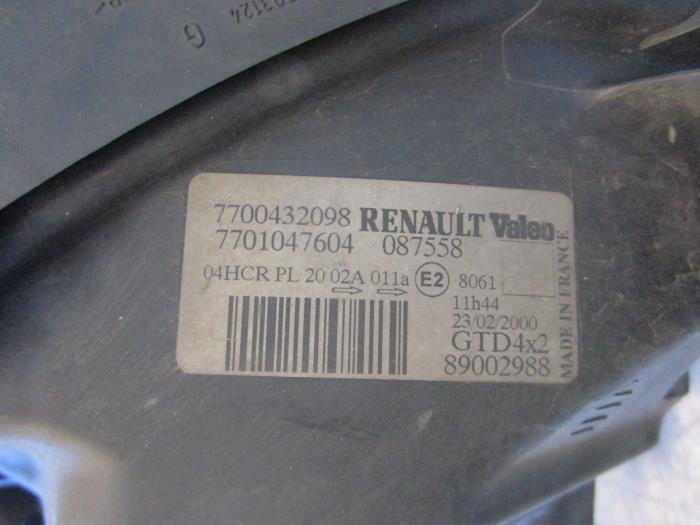 Koplamp links van een Renault Scénic I (JA) 1.6 16V 2000