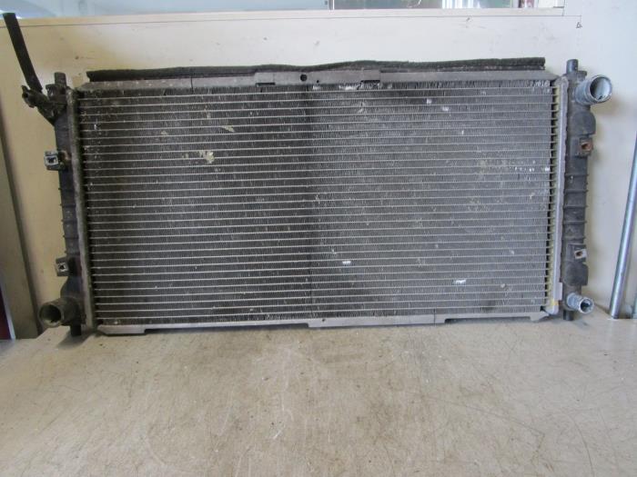 Gebruikte Radiateur Mazda MX-6 2.5i V6 24V 4WS Prijs € 40,00 Margeregeling aangeboden door Autodemontagebedrijf Otte
