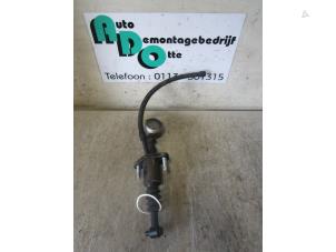 Gebruikte Koppeling Hoofd Cilinder Mercedes Vaneo (W414) 1.7 CDI 16V Prijs € 25,00 Margeregeling aangeboden door Autodemontagebedrijf Otte