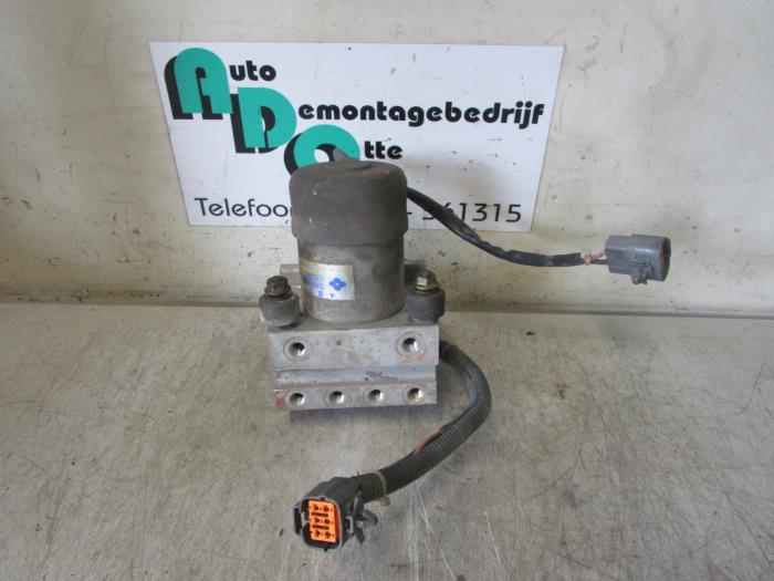 Gebruikte Computer ABS Mazda MX-3 (EC) 1.8i V6 24V Prijs € 100,00 Margeregeling aangeboden door Autodemontagebedrijf Otte