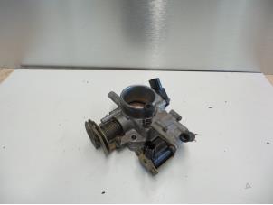 Gebruikte Gasklephuis Mazda 323 C (BA13) 1.5i 16V Prijs € 25,00 Margeregeling aangeboden door Autodemontagebedrijf Otte