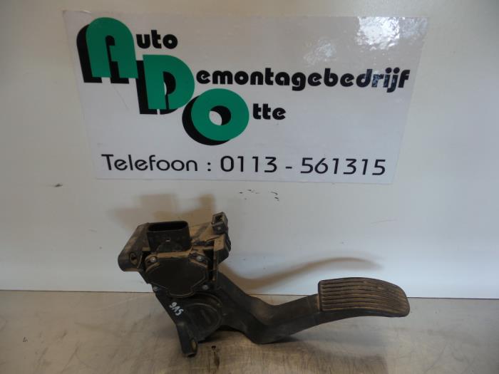 Gebruikte Sensor Gaspedaalpositie Mercedes Vito (638.0) 2.2 CDI 108 16V Prijs € 40,00 Margeregeling aangeboden door Autodemontagebedrijf Otte