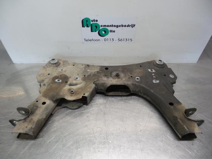 Gebruikte Subframe Renault Kangoo Express (FW) 1.5 dCi 70 Prijs € 75,00 Margeregeling aangeboden door Autodemontagebedrijf Otte