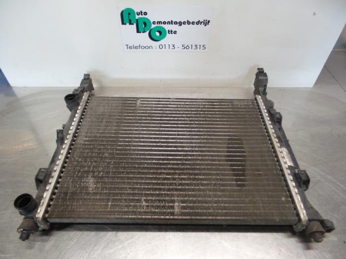 Gebruikte Radiateur Renault Kangoo Express (FW) 1.5 dCi 70 Prijs € 40,00 Margeregeling aangeboden door Autodemontagebedrijf Otte