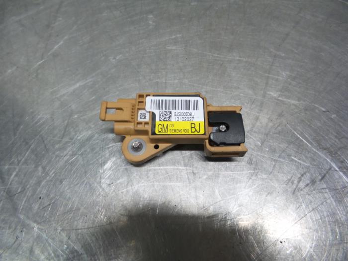 Gebruikte Airbag Sensor Opel Vectra C GTS 2.2 DIG 16V Prijs € 50,00 Margeregeling aangeboden door Autodemontagebedrijf Otte