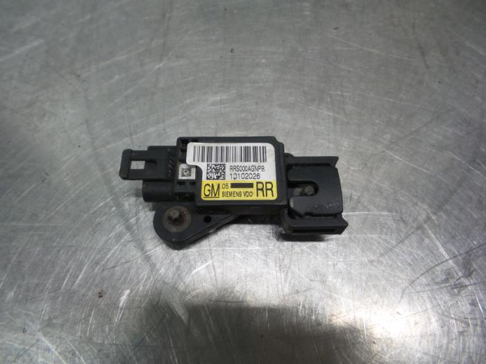 Airbag Sensor van een Opel Vectra C GTS 2.2 DIG 16V 2004