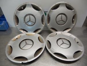 Gebruikte Wieldop Mercedes C-Klasse Prijs € 40,00 Margeregeling aangeboden door Autodemontagebedrijf Otte