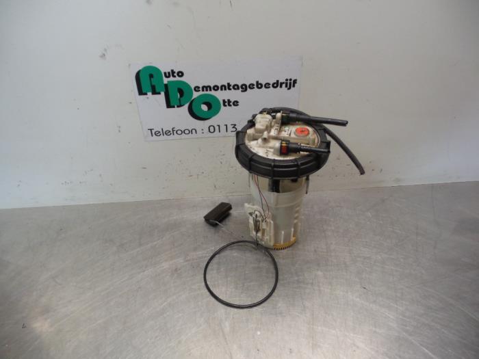Gebruikte Brandstofpomp Elektrisch Renault Trafic New (FL) 1.9 dCi 100 16V Prijs € 25,00 Margeregeling aangeboden door Autodemontagebedrijf Otte