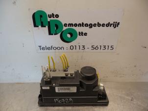 Gebruikte Pomp Elektrische Deurvergrendeling Mercedes C (W202) 2.2 C-220 D 16V Prijs € 75,00 Margeregeling aangeboden door Autodemontagebedrijf Otte
