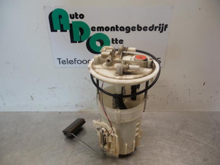 Gebruikte Brandstofpomp Elektrisch Renault Trafic New (FL) 1.9 dCi 100 16V Prijs € 25,00 Margeregeling aangeboden door Autodemontagebedrijf Otte