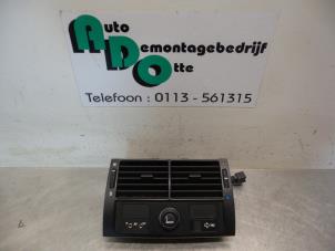 Gebruikte Luchtrooster Dashboard BMW X5 (E53) 4.4i V8 32V Prijs € 75,00 Margeregeling aangeboden door Autodemontagebedrijf Otte