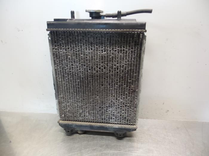 Gebruikte Radiateur Daihatsu Cuore (L251/271/276) 1.0 12V Prijs € 40,00 Margeregeling aangeboden door Autodemontagebedrijf Otte